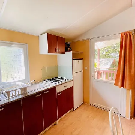 Mobil-home 3 Pieces Avec Terrasse A - Api-1-52-1043 * Camon (Languedoc-Roussillon)